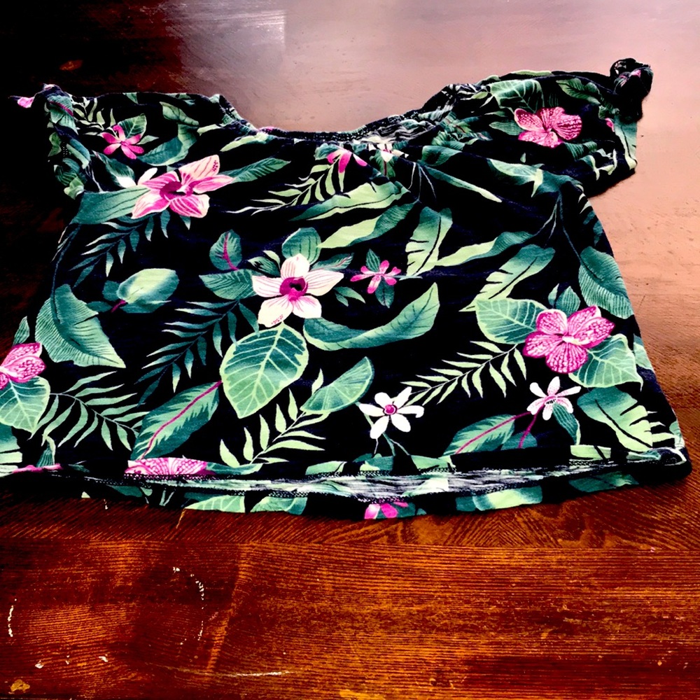 Green short sleeve shirt